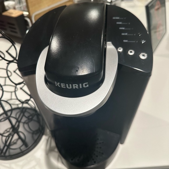 Keurig coffee machine and k-cups holder - Picture 2 of 4